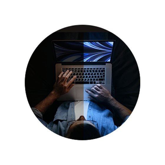 Redukuje niebieskie światło